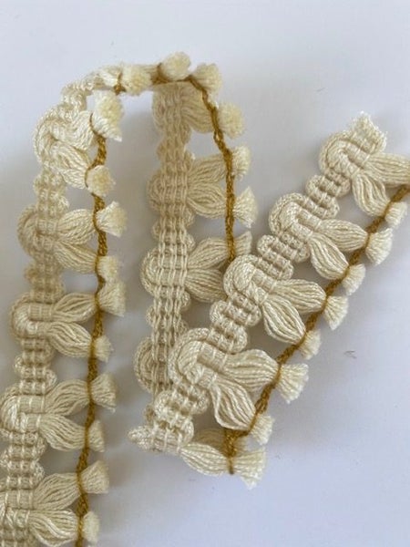 Vintage European Fringe - Cream, ripple pattern - 1.6M Carousel 1