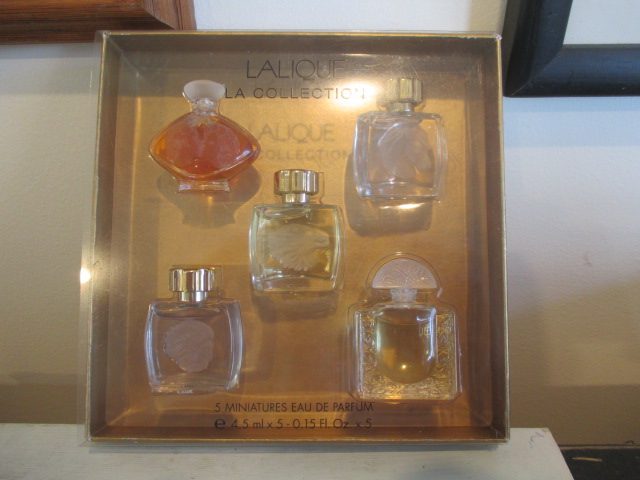 LALIQUE GLASS SET .5 MINIATURE PERFUMES.ORGINAL BOXED Carousel 1