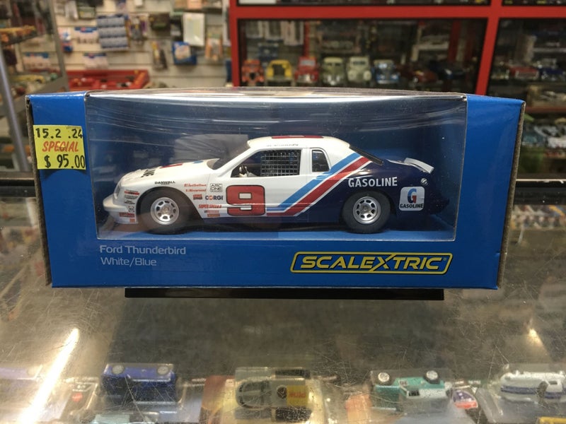 1/32 SCALEXTRIC - FORD THUNDERBIRD #C4035 Carousel 1