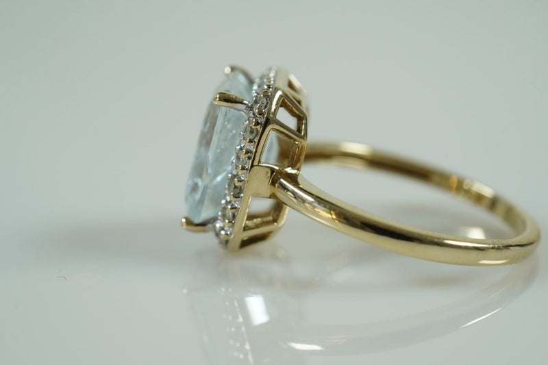 Enchanting Ocean Blue Aquamarine & Diamond 9ct Engagement ring Carousel 8