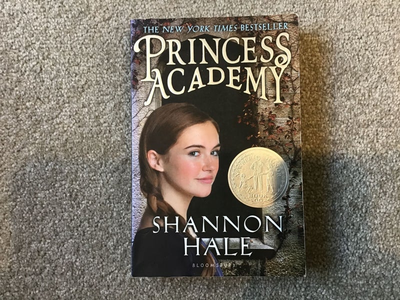 Shannon Hale : Princess Academy Carousel 1