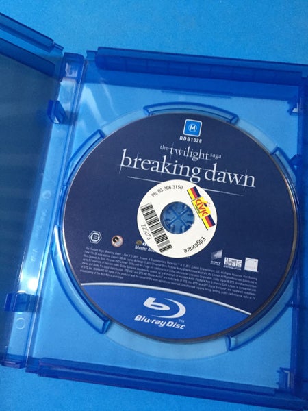 The Twilight Saga: Breaking Dawn - Part 2 (Blu-Ray) Carousel 3