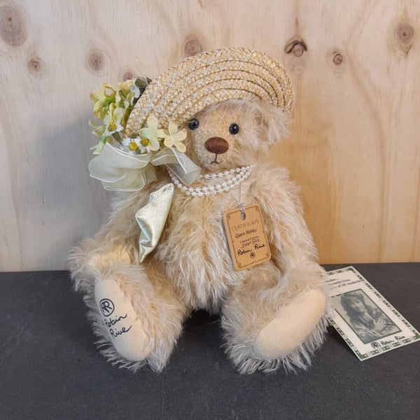 NZ collectable Robin Rive Bear - Queen Mother Carousel 1