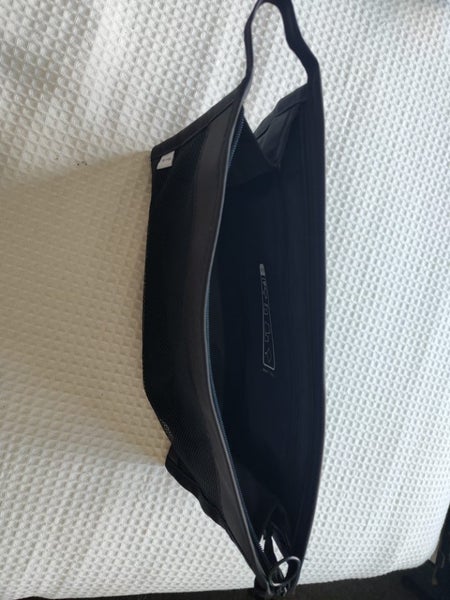 $1R, New, Travel Wash / cosmetics bag, black Carousel 2