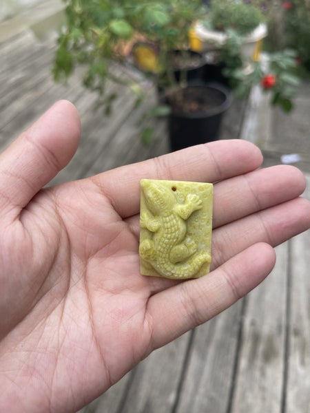 Lemon jade pendant Carousel 1