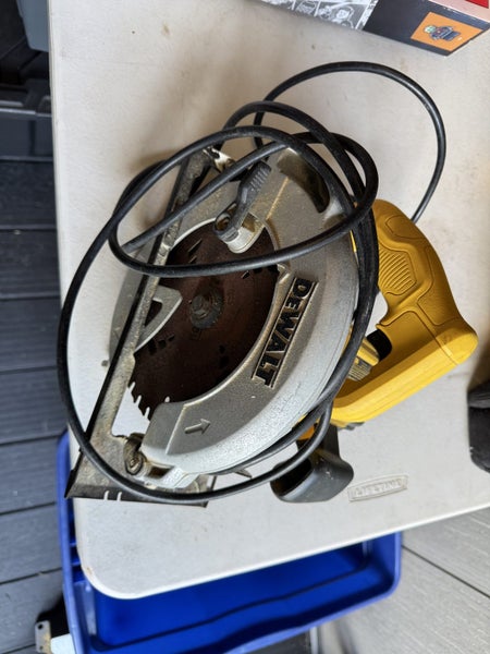 Dewalt circular saw Carousel 1