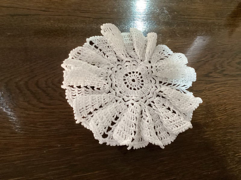 Vintage doily small white frilly border Carousel 4