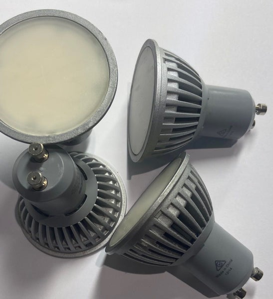 SET OF 4 x ROBUST CLICK BRAND HIGH END NON DIMMABLE 5W LED'S (WARM WHITE 3000K) Carousel 1