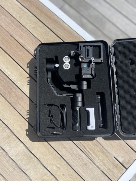 Zhiyun Crane v2 stabilising gimbal Carousel 1