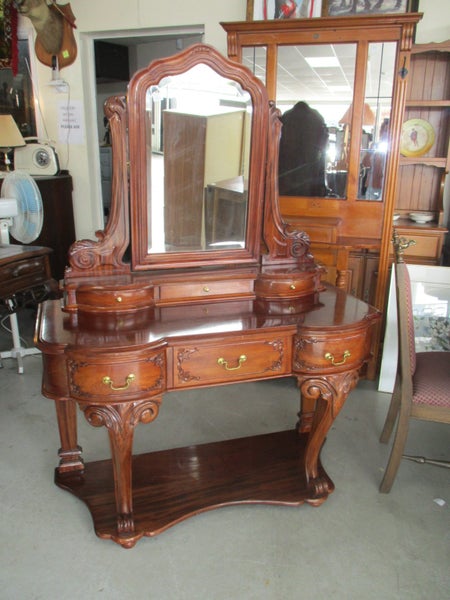 2766 ORNATE CARVED DRESSING TABLE Carousel 2