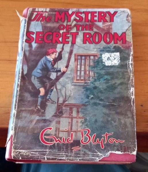 Enid Blyton The Mystery of the Secret Room 1957 Carousel 1