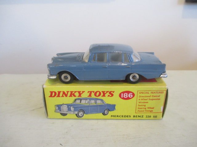 DINKY MERCEDES 220 SE. NO.186 BOXED. Carousel 1