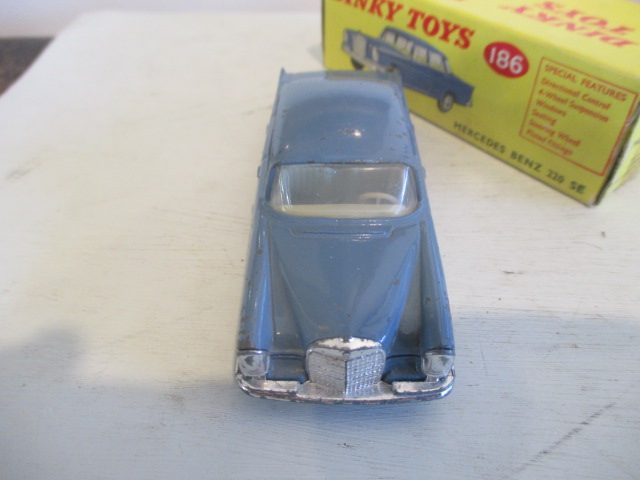 DINKY MERCEDES 220 SE. NO.186 BOXED. Carousel 6