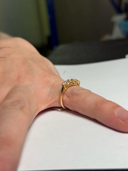$2,900 18CT RG ESTATE 5 STONE RING #A1895025-1 Carousel 5