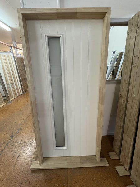 EXTERIOR PREHUNG FIBREGLASS 1 LITE DOOR 1980MM HIGH X 910MM WIDE Carousel 1