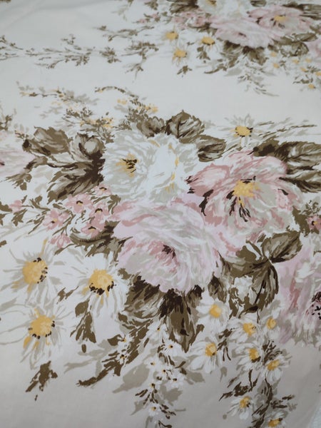 Vintage Roses & Daisies on Shell Pink Fabric Carousel 2
