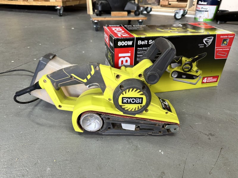 Ryobi 800W Variable Speed Belt Sander Carousel 1