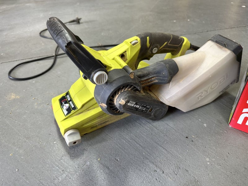 Ryobi 800W Variable Speed Belt Sander Carousel 2