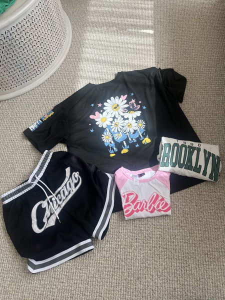 Teen bulk lot women’s 6-8 Carousel 1