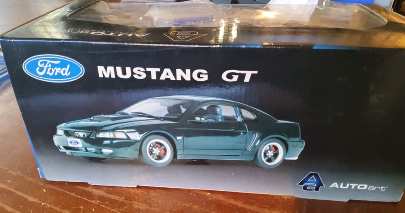Autoart Mustang GT 2001 Bullit - 72851 Carousel 2