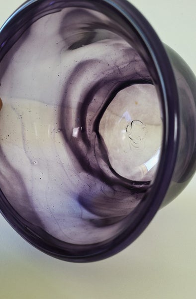 +++ PURPLE HAND -BLOWN ART GLASS VASE +++ Carousel 19