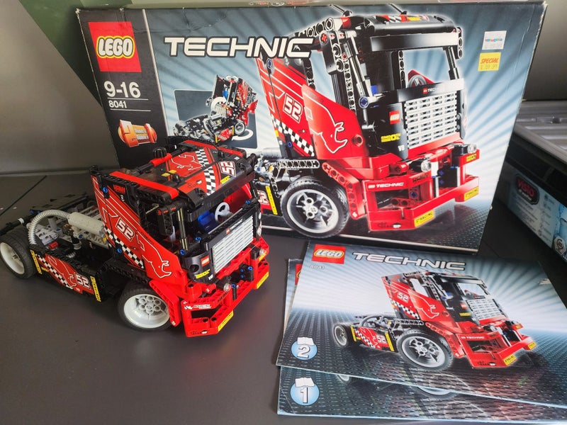Lego Technic 8041 Race Truck Carousel 1