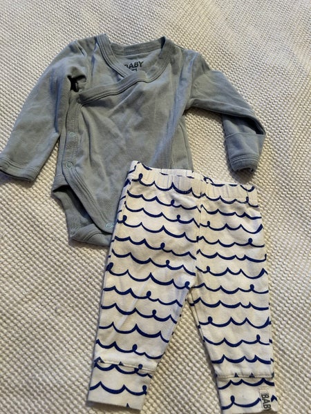 Newborn Clothes - Cotton on, H & M and Bonds Carousel 3