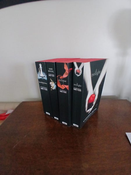 TWILIGHT BOOKS BLOOD RED X 4 Carousel 1