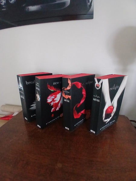 TWILIGHT BOOKS BLOOD RED X 4 Carousel 2