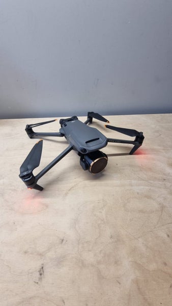 Mavic 3 Pro - Fly more combo & Pro Controller Carousel 1