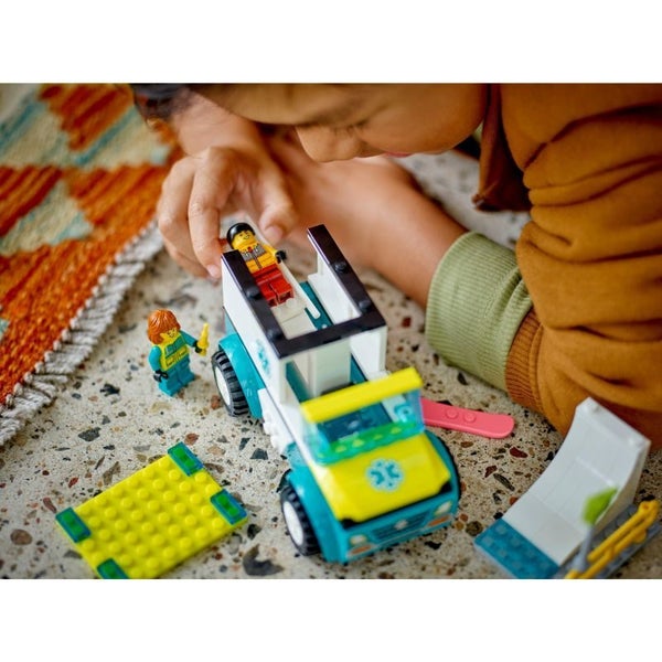 LEGO City 60403 Emergency Ambulance and Snowboarder Carousel 7