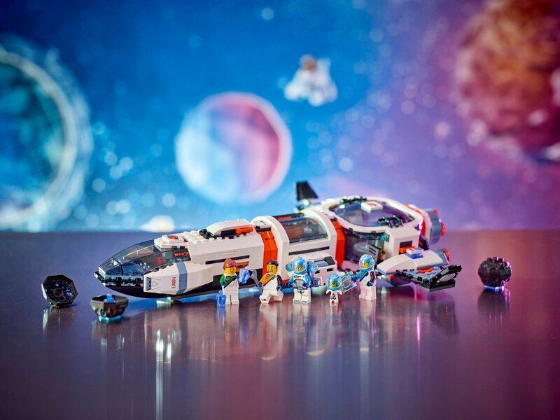 LEGO City 60446 Modular Galactic Spaceship Carousel 5