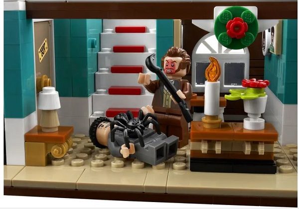 LEGO Ideas 21330 Home Alone + AfterPay Box creased and ripped Carousel 4