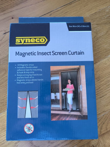Magnetic insect screen curtain Carousel 1