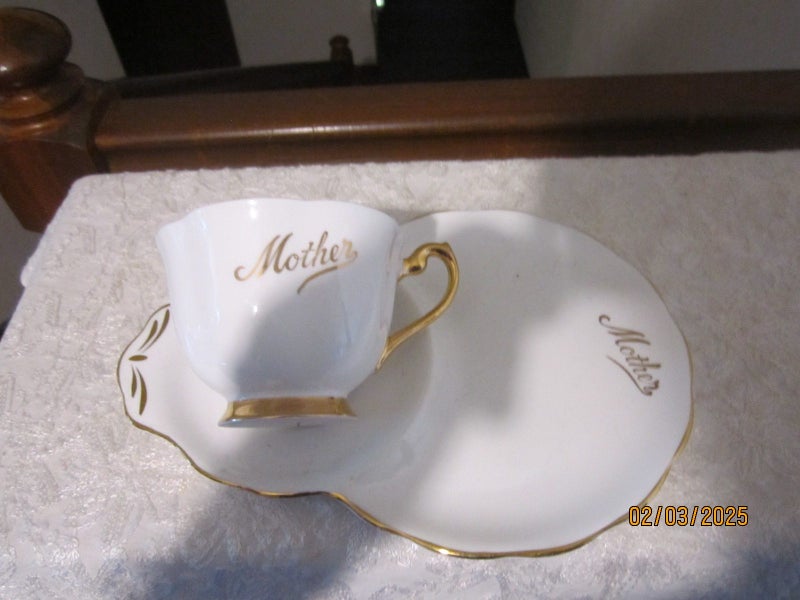 Royal Standard "Mother" Cup and Tray Carousel 1