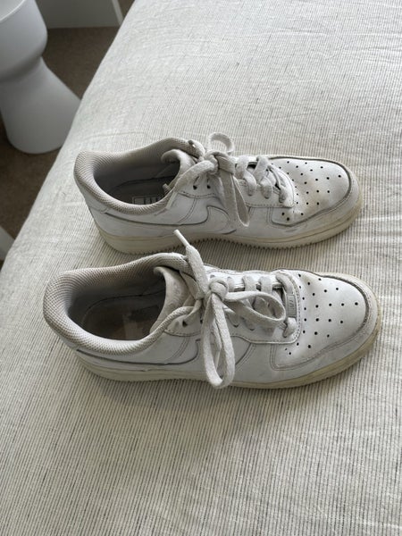 Nike Air Force - Size 7 Carousel 3