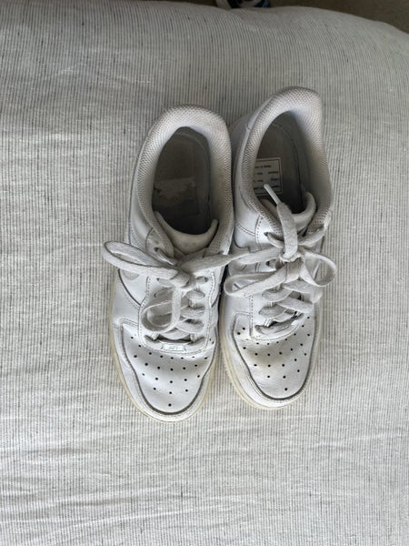 Nike Air Force - Size 7 Carousel 1