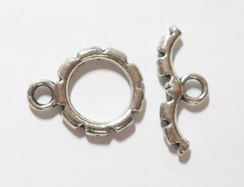2 ROUND SILVER TOGGLE CLASPS Carousel 1