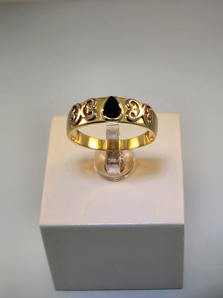 Traditional Sapphire Ring + Valuation Carousel 1