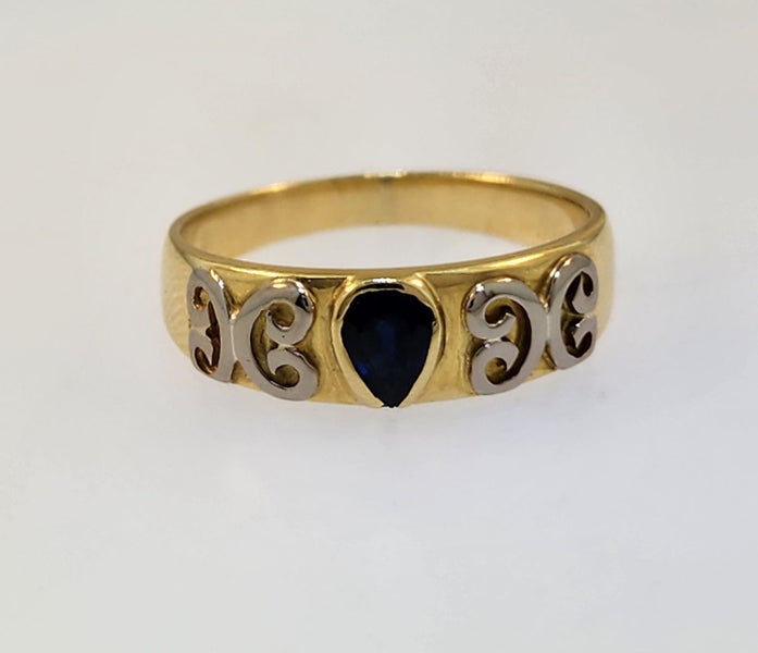 Traditional Sapphire Ring + Valuation Carousel 2