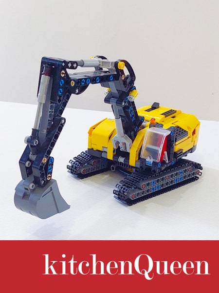 LEGO Technic 42121 Heavy-Duty Excavator 2-in-1 Carousel 2