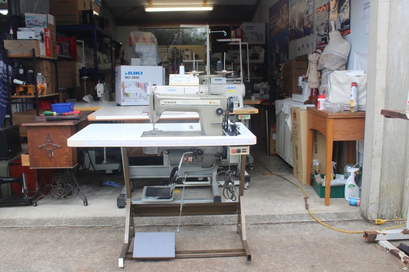 SINGER INDUSTRIAL SEWING MACHINE Carousel 2