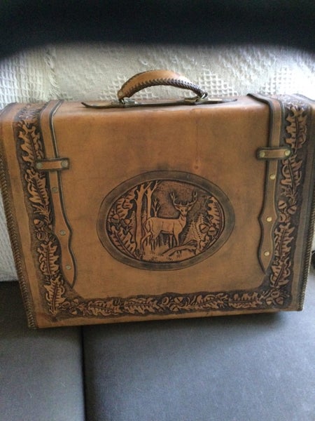 Hand carved solid leather bag. Carousel 2