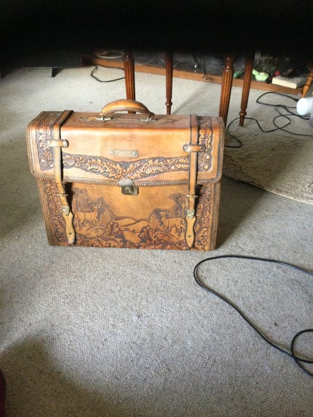 Hand carved solid leather bag. Carousel 3