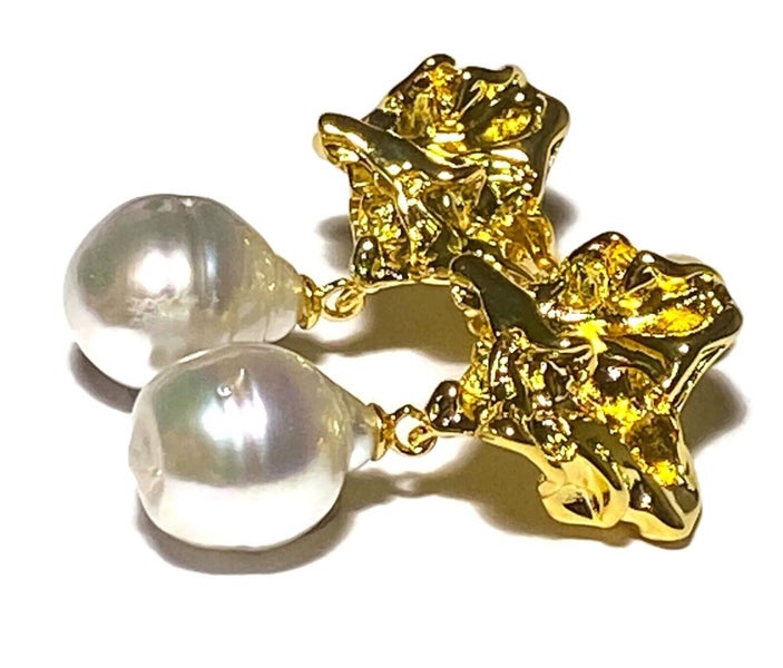 9.5 x 11.5mm AUSTRALIAN White Oval PEARL Dangle Earrings Carousel 1
