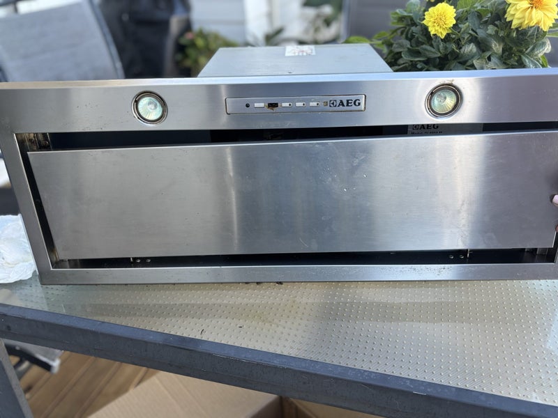 AEG integrated range hood Carousel 1