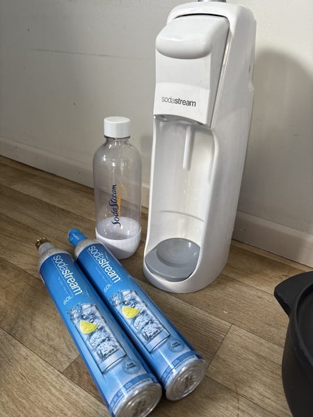 Sodastream with gas bottles Carousel 1