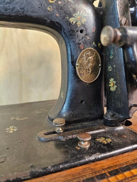 Sewing machine, display item Carousel 20
