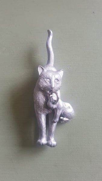 Pewter cat and kitten brooch. Carousel 1