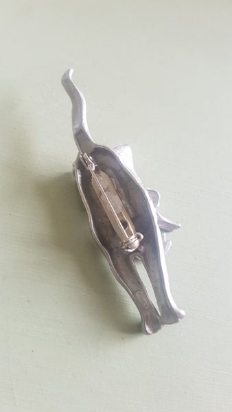 Pewter cat and kitten brooch. Carousel 2